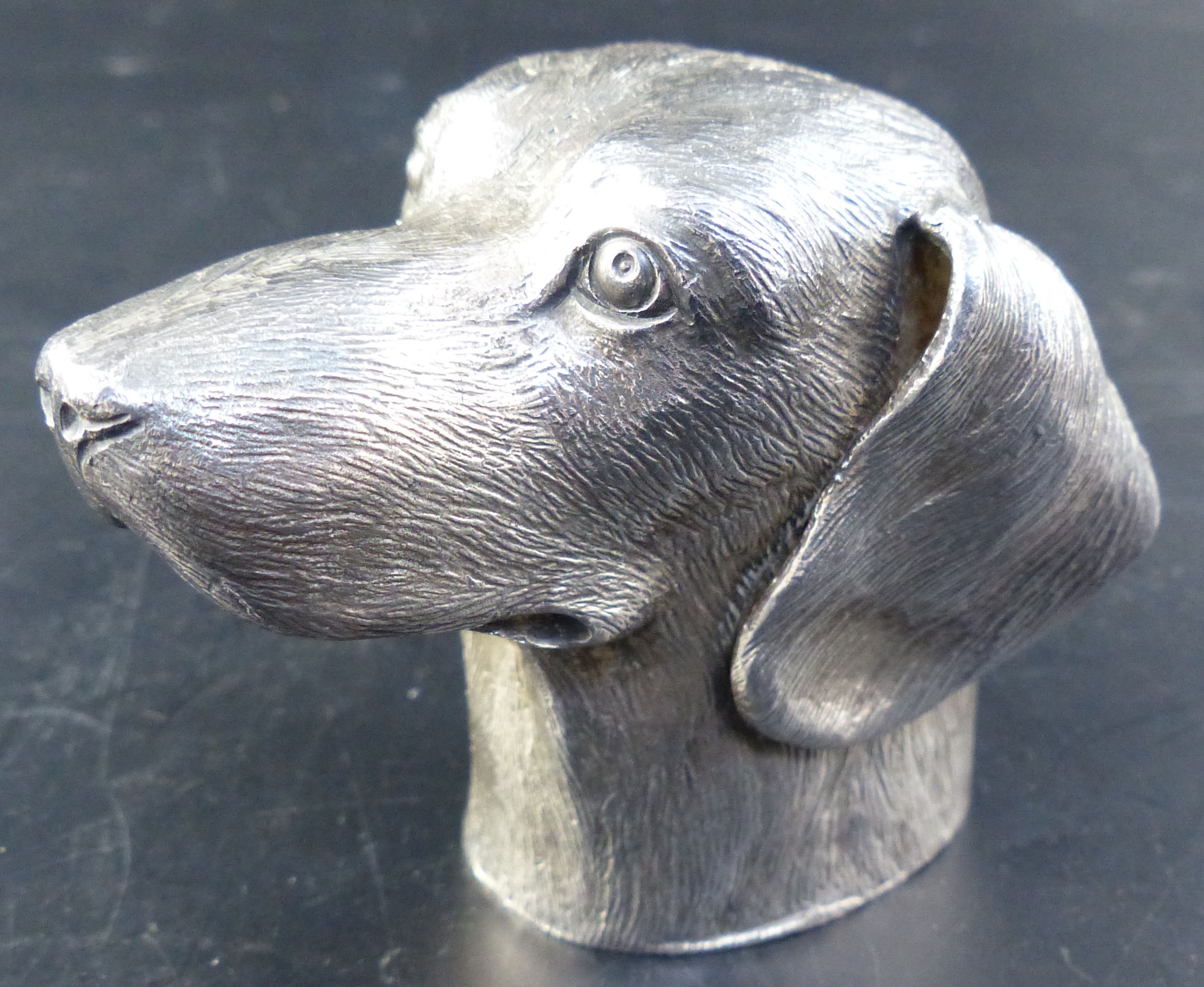 A modern silver mounted table lighter modelled as a dogs head, 7cm.